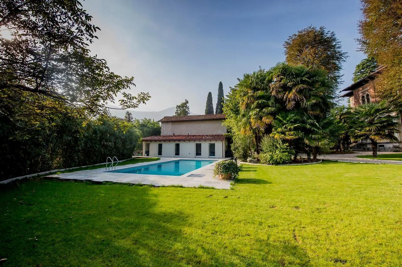 Villa Confalonieri Mandello del Lario 0*,  Italia